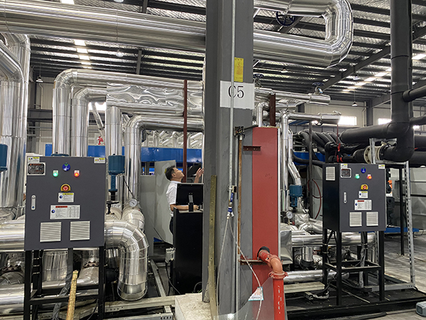 復(fù)合材料壓油溫機(jī)